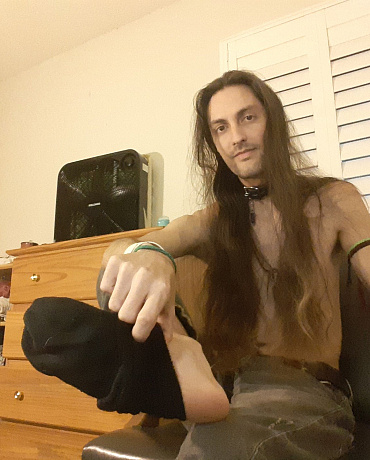 Long Haired Warlock Makes a Homemade Jackoff Vid