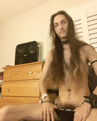 Long Haired Warlock Makes a Homemade Jackoff Vid